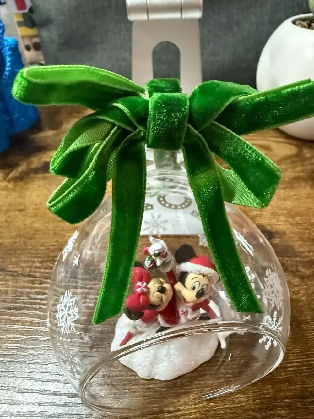 Disney Store Mickey and Minnie 2020 Holiday Glass Drop Sketchbook Ornament